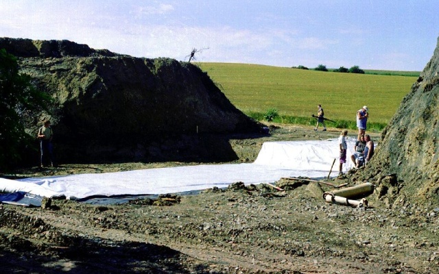 Sanácia železničného násypu neďaleko Holubíc