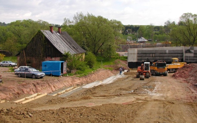Mostná opora a oporná stena na preložce cesty I/16 v Vestřev - Chotěvice