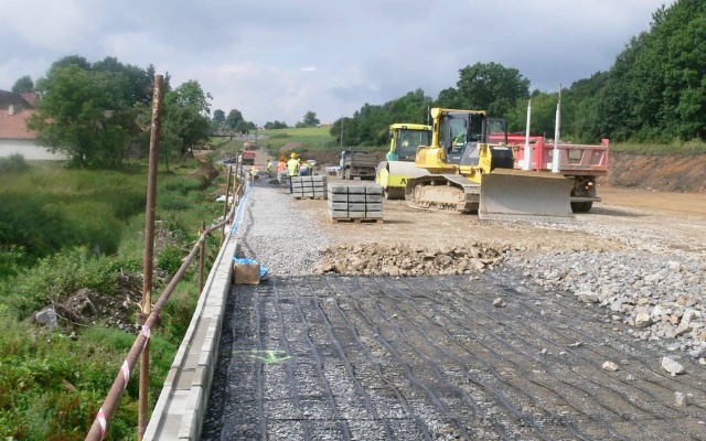 Oporná stena z vystuženej zeminy na železničnom koridore Votice - Benešov