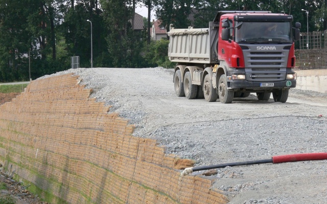 Oporná konštrukcia pre založenie obchodného domu v Boskoviciach