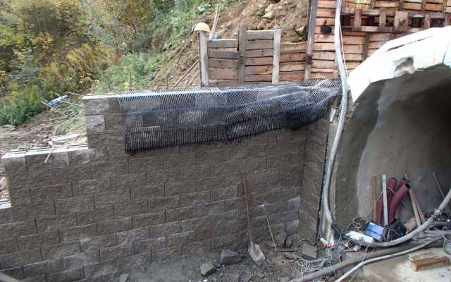 Portál drenážnej štôlne pri vodnej nádrži Šance