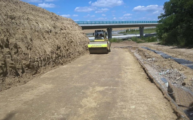 Terminál na R1 – Beladice, strmý svah z vystuženej zeminy