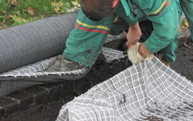 Celoplošná ochrana pred trhlinami na ulici Koliště v Brne