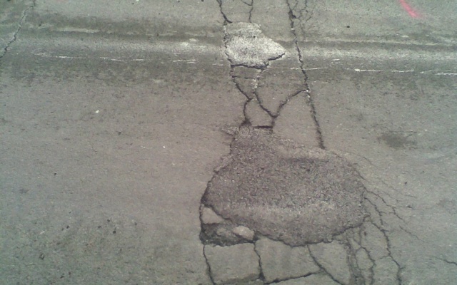 Lokálne vystuženie povrchu vozovky v Prahe