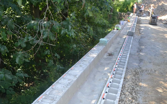 Žďár nad Sázavou, novostavba RD, oporný múr z vystuženej zeminy