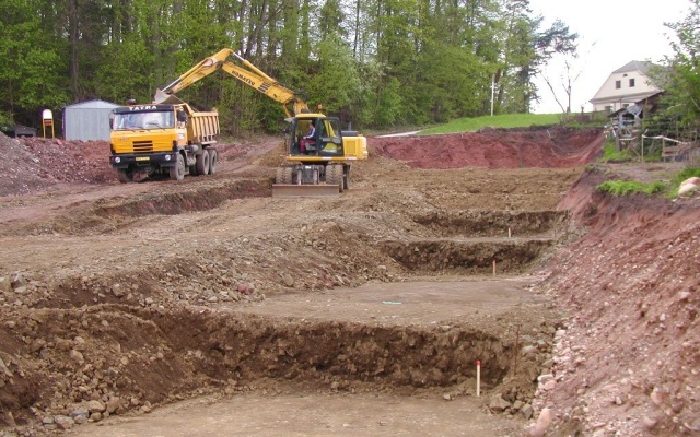 Mostná opora a oporná stena na preložce cesty I/16 v Vestřev - Chotěvice