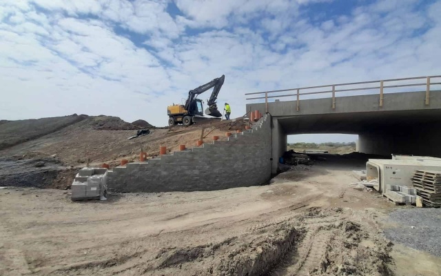 Vystužené krídla mostu na diaľnici D35, Časy - Ostrov