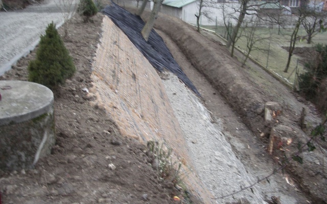 Sanácia zosuvu obecnej komunikácie v Louce pri Ostrohu