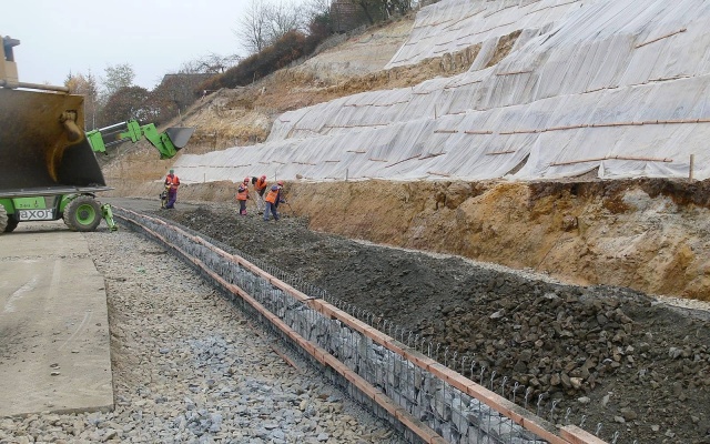 Sanácia zosuvu svahu na ceste II/237 v Novém Strašecí