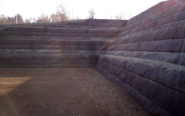 Sanácia zárubného múru na futbalovom ihrisku v Dolnom Němčí