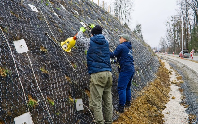 Zabezpečenie stability svahu zemnými kotvami na ceste III/48414 v Lubne
