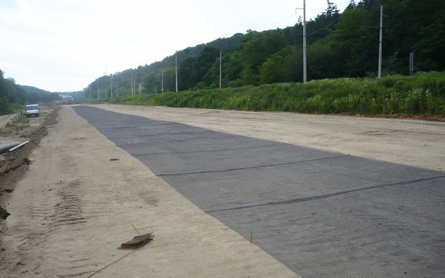 Odvodnenie násypového telesa preloženej cesty v Roztokách pri Prahe