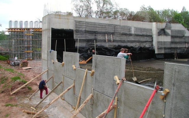 Mostná opora a oporná stena na preložce cesty I/16 v Vestřev - Chotěvice