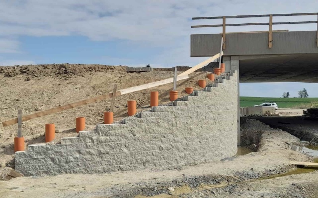 Vystužené krídla mostu na diaľnici D35, Časy - Ostrov