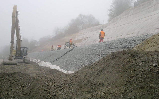 Sanácia zosuvu svahu na ceste II/237 v Novém Strašecí