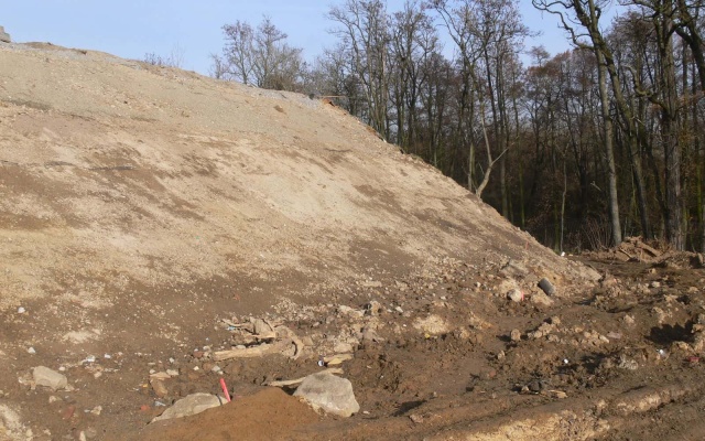 Rozšírenie násypu pozemnej komunikácie na predmestí Vyškova