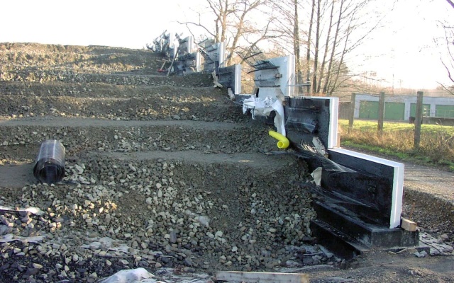 Oporný múr z veľkoplošných panelov v Ostrave (u Zeleniny)