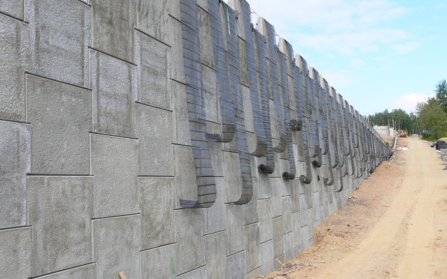 Oporný múr z veľkoplošných panelov na preložke cesty I/7 Chomutov – Křimov