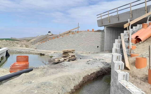 Vystužené krídla mostu na diaľnici D35, Časy - Ostrov