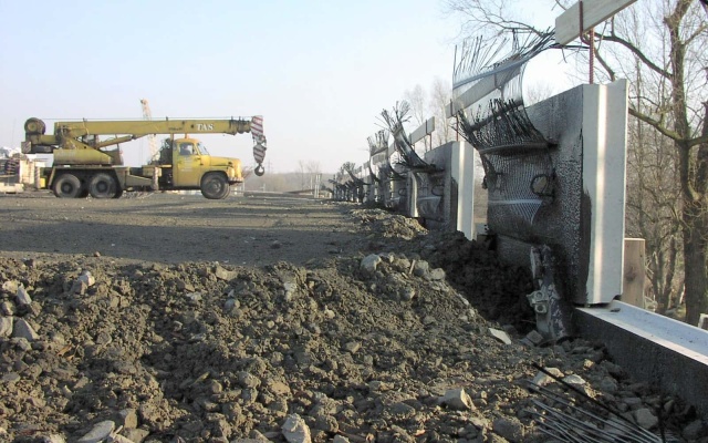 Oporný múr z veľkoplošných panelov v Ostrave (u Zeleniny)