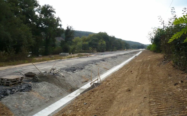 Odvodnenie násypového telesa preloženej cesty v Roztokách pri Prahe