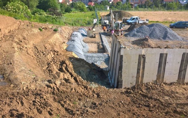 Sanácia zárubného múru na futbalovom ihrisku v Dolnom Němčí