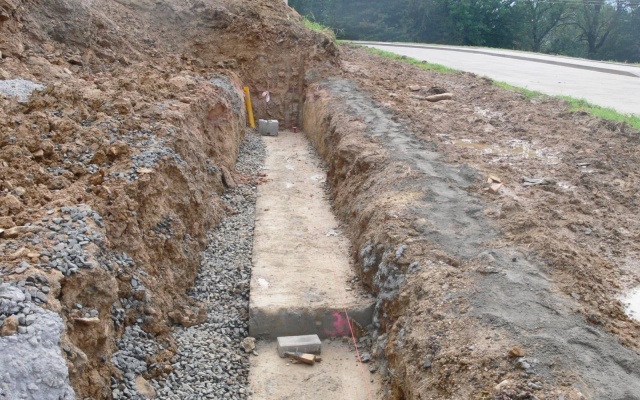 Liberec, oporný múr v areáli VGP parku