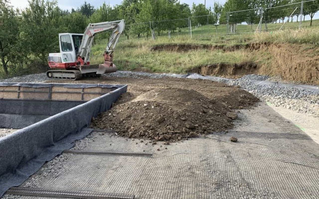 Sanácia zárubného múru na futbalovom ihrisku v Dolnom Němčí