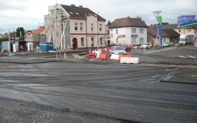 Vystuženie asfaltových vrstiev na križovatke v Havlíčkovom Brode