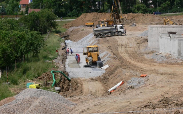 Oporná konštrukcia pre založenie obchodného domu v Boskoviciach