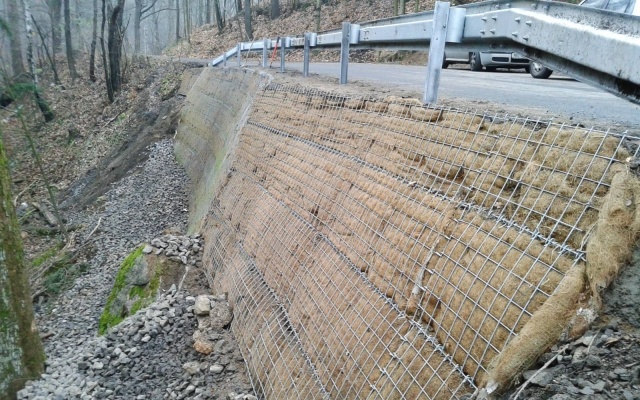 Sanácia zosuvu komunikácie v Jablonci nad Nisou