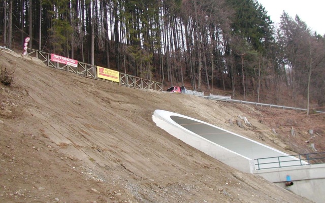 Spevnenie svahov výjazdového portálu tunela Hnevkov II