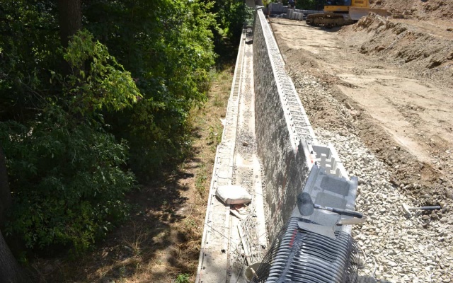 Žďár nad Sázavou, novostavba RD, oporný múr z vystuženej zeminy