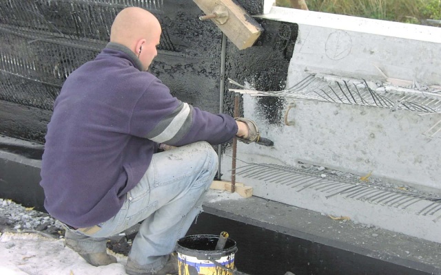 Oporný múr z veľkoplošných panelov v Ostrave (u Zeleniny)