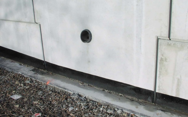 Oporný múr z veľkoplošných panelov v Ostrave (u Zeleniny)