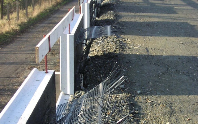 Oporný múr z veľkoplošných panelov v Ostrave (u Zeleniny)