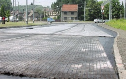 Vyztuženie asfaltových vrstiev v Ostrave