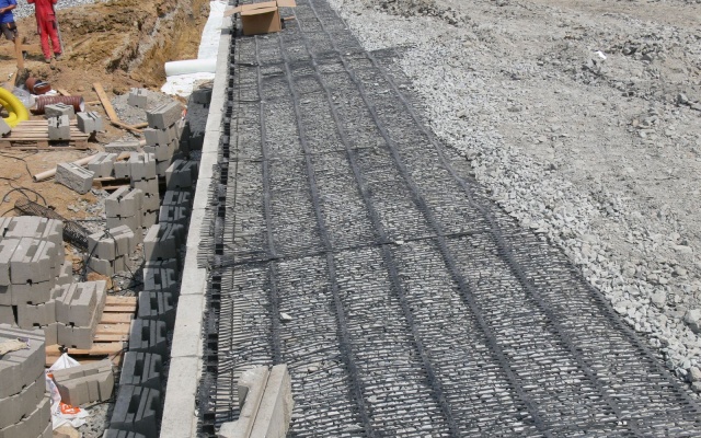 Oporná konštrukcia pre založenie obchodného domu v Boskoviciach