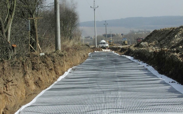 Oporná stena obchodného centra Olympia v Plzni