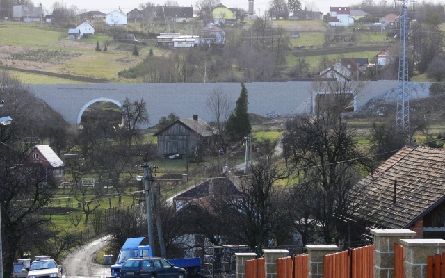 Oporné múry mostných objektov v Hornom Žukova