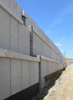 Výstavba pilotného projektu opornej konštrukcie z vystuženej zeminy na modernizovanej trati Rokycany – Plzeň