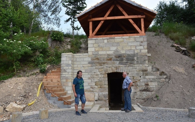 Protierózna ochrana svahu okolo historickej pivnice v Poříčí u Litomyšle