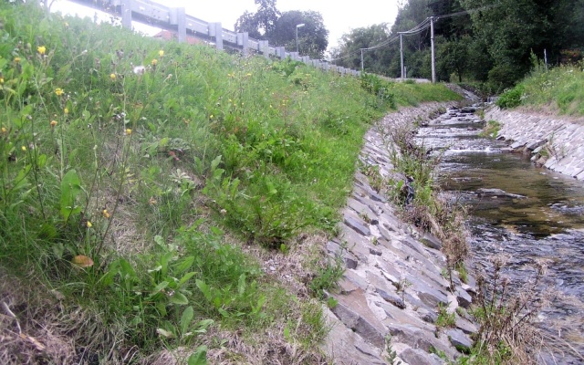 Rekonštrukcia koryta potoka v Sloupe