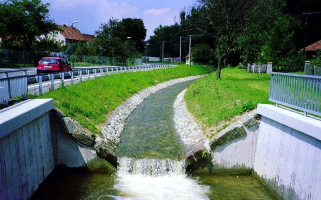 Rekonštrukcia koryta potoka v Sloupe