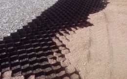 Stabilizácia podkladových vrstiev pod detským ihriskom v Poprade