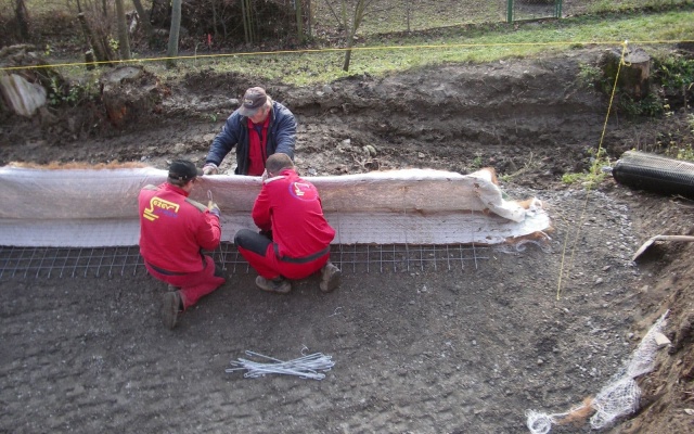 Sanácia zosuvu obecnej komunikácie v Louce pri Ostrohu