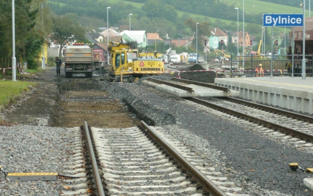 Stabilizácia podložia pod železničnou traťou v Bylnici