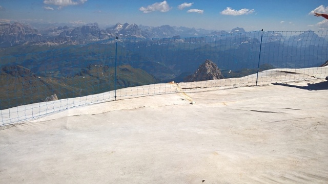 Využitie bielej geotextílie ako ochrana na ľadovci