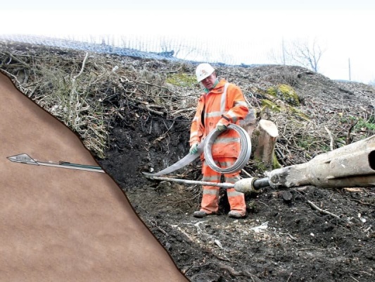 Zabezpečenie stability svahu pomocou mechanických zemných kotiev a prefabrikovaných drénov