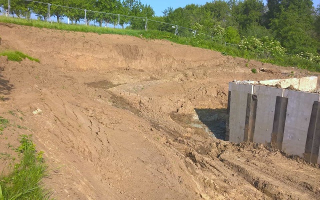 Sanácia zárubného múru na futbalovom ihrisku v Dolnom Němčí